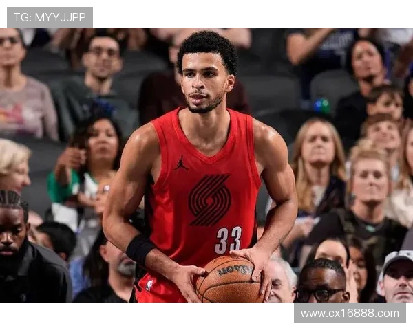 卡马拉攻防两端表现出色 全场14投5中斩获15分6篮板3助攻4抢断